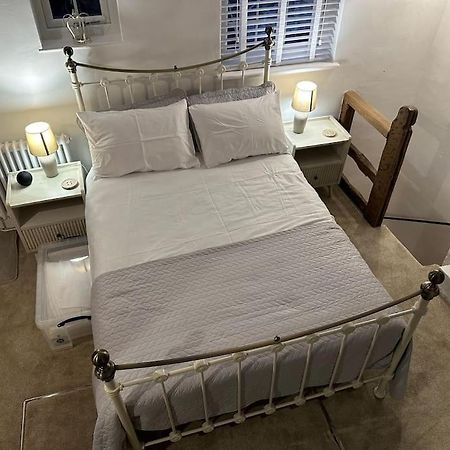 The Nook Lincoln Villa Bagian luar foto