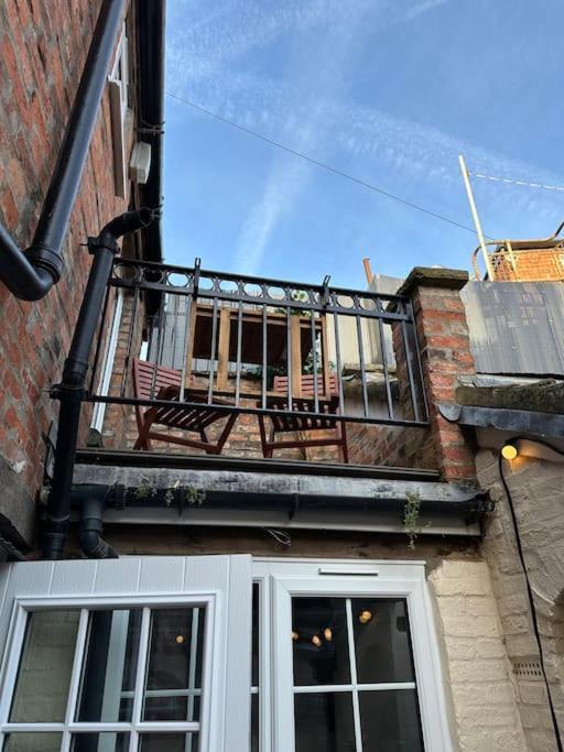 The Nook Lincoln Villa Bagian luar foto