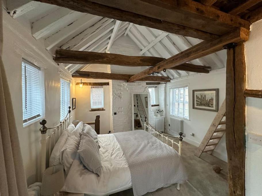The Nook Lincoln Villa Bagian luar foto