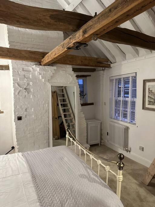 The Nook Lincoln Villa Bagian luar foto