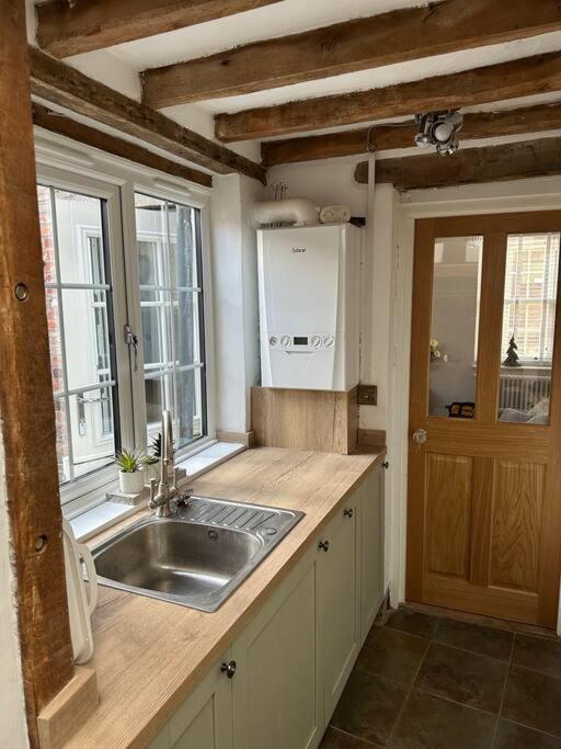 The Nook Lincoln Villa Bagian luar foto